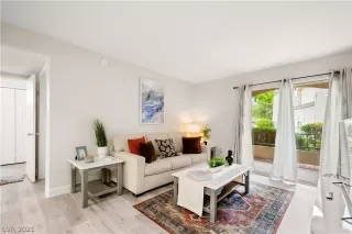 Photo #3: 2338457 Listing