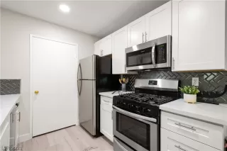 Photo #6: 2338457 Listing