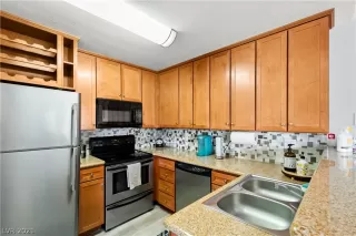 Photo #6: 2338458 Listing 