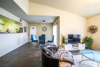 Photo #4: 2338479 Listing