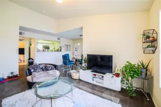 Photo #5: 2338479 Listing