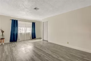 Photo #3: 2338493 Listing