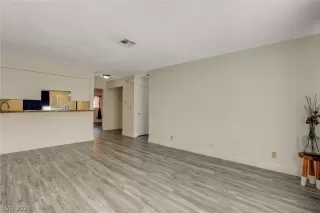 Photo #5: 2338493 Listing