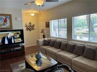 Photo #3: 2338495 Listing