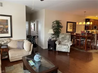 Photo #4: 2338495 Listing