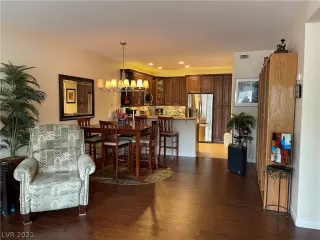 Photo #5: 2338495 Listing