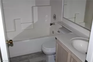 Photo #5: 2338496 Listing 