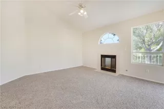 Photo #4: 2338528 Listing 