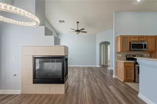 Photo #4: 2338532 Listing 