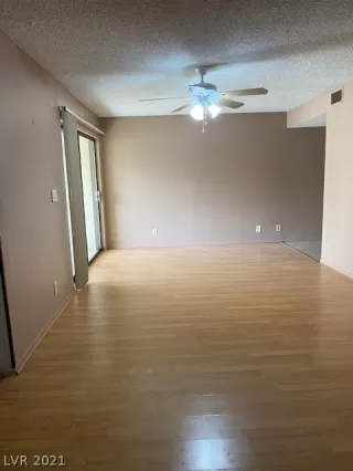 Photo #4: 2338547 Listing