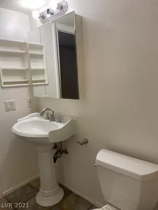 Photo #5: 2338547 Listing