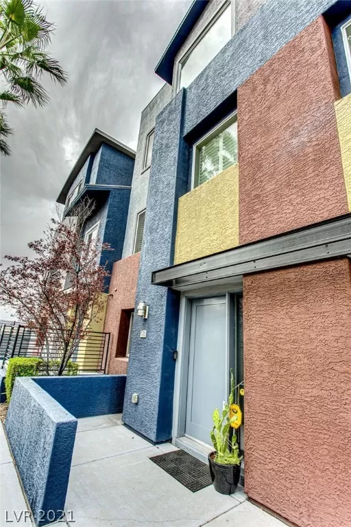 MLS: 2338554 Condo For Sale