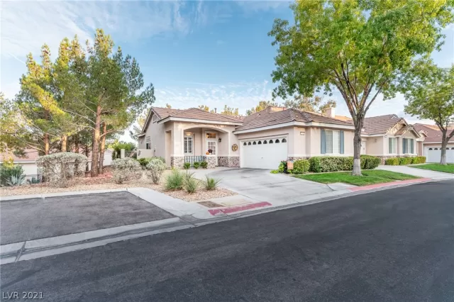 MLS: 2338580 Condo For Sale