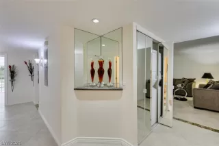 Photo #1: 2338587 Listing 