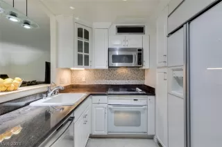 Photo #2: 2338587 Listing 