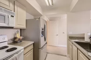 Photo #4: 2338599 Listing