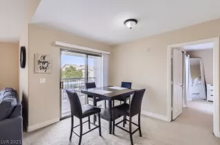 Photo #5: 2338599 Listing