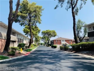 Photo #4: 2338616 Listing