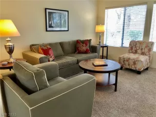 Photo #2: 2338683 Listing 
