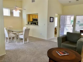 Photo #4: 2338683 Listing 
