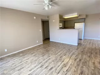 Photo #3: 2338693 Listing 