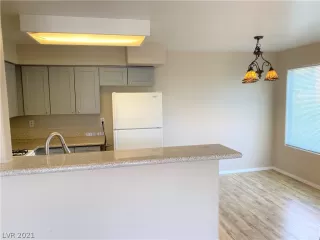 Photo #6: 2338693 Listing 