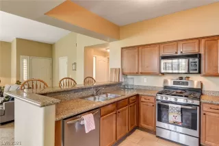 Photo #3: 2338698 Listing 