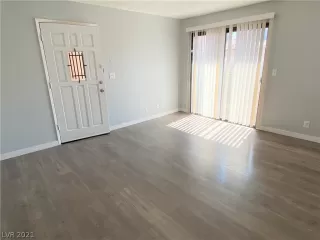 Photo #5: 2338715 Listing 