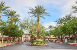 Photo #1: 2338717 Listing 