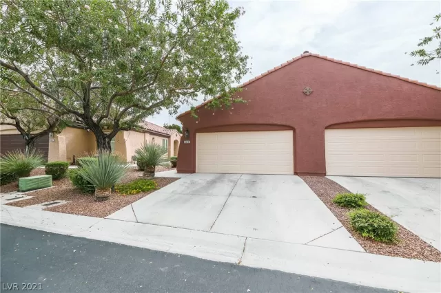 MLS: 2338726 Condo For Sale