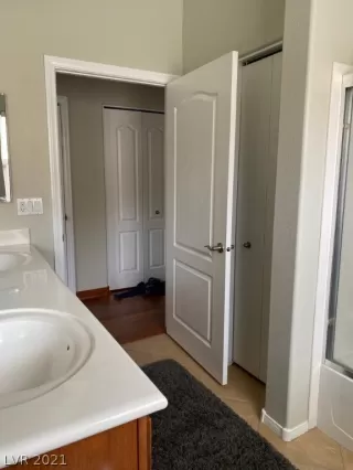 Photo #2: 2338735 Listing