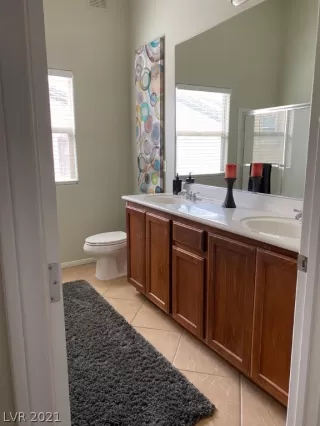 Photo #5: 2338735 Listing