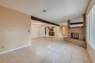 Photo #3: 2338758 Listing