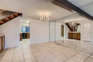 Photo #5: 2338758 Listing