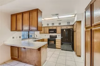 Photo #6: 2338758 Listing