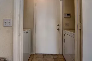 Photo #5: 2338761 Listing 