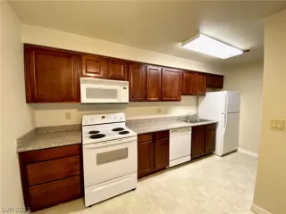 Photo #3: 2338780 Listing 