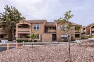 Photo #2: 2338791 Listing 