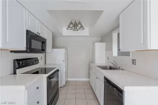 Photo #3: 2338802 Listing