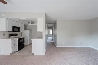 Photo #6: 2338802 Listing