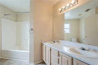 Photo #3: 2338807 Listing