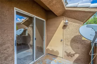 Photo #4: 2338807 Listing