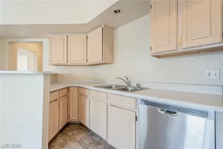 Photo #5: 2338807 Listing