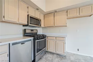 Photo #6: 2338807 Listing