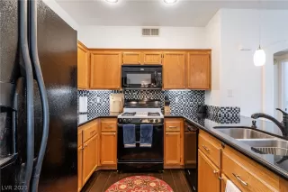 Photo #6: 2338821 Listing 