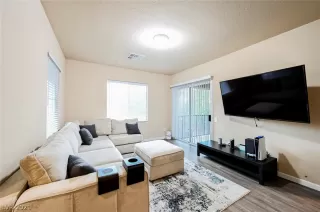 Photo #1: 2339844 Listing 