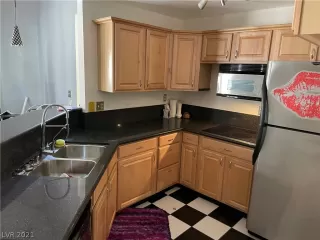 Photo #5: 2339848 Listing