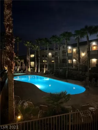 Photo #5: 2339859 Listing