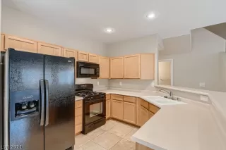 Photo #4: 2339875 Listing