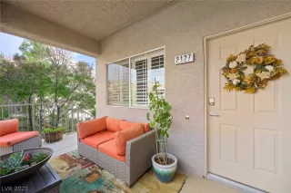 Photo #3: 2339879 Listing